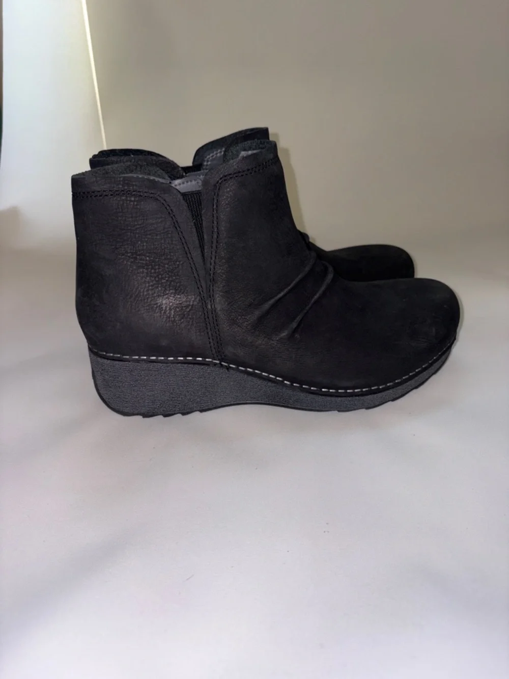 Dansko‎ Women's Caley Milled Nubuck Booties Size 39